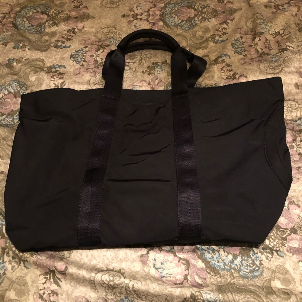 Medium weekender tote
